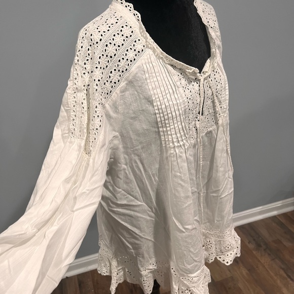 Loose flowy white blouse! 
All over detailed white blouse! - Picture 5 of 8